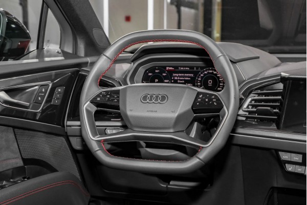Электромобиль Audi Q5 e-tron